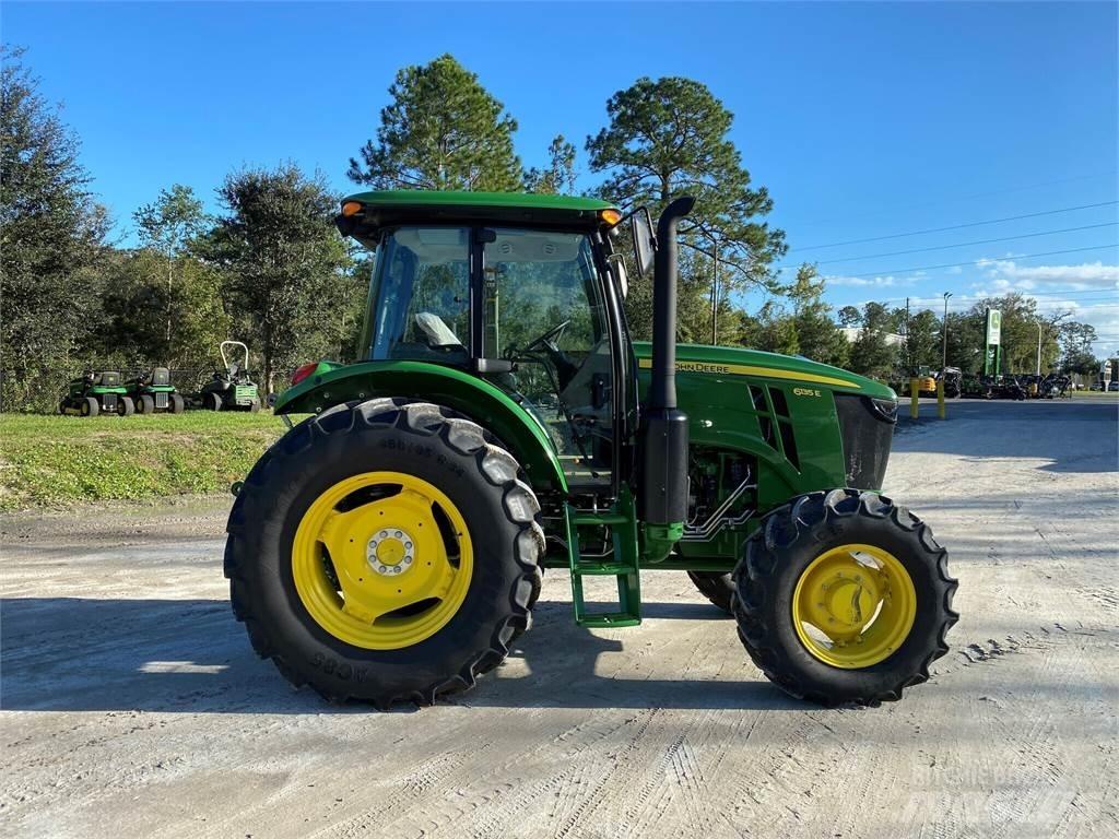 John Deere 6135E Traktory