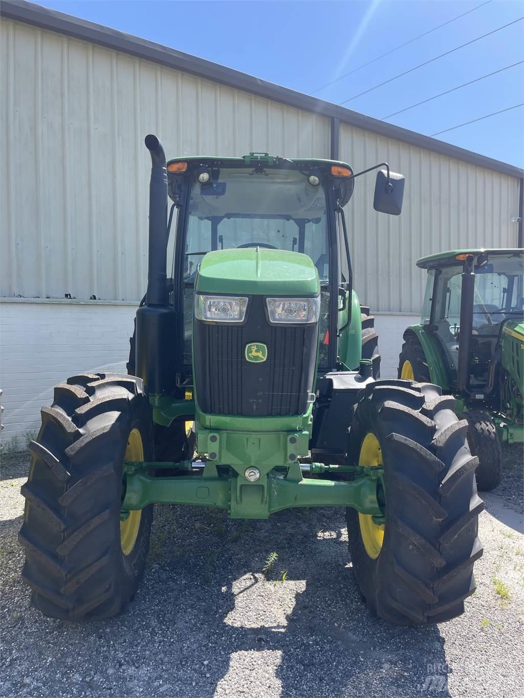 John Deere 6135E Traktory