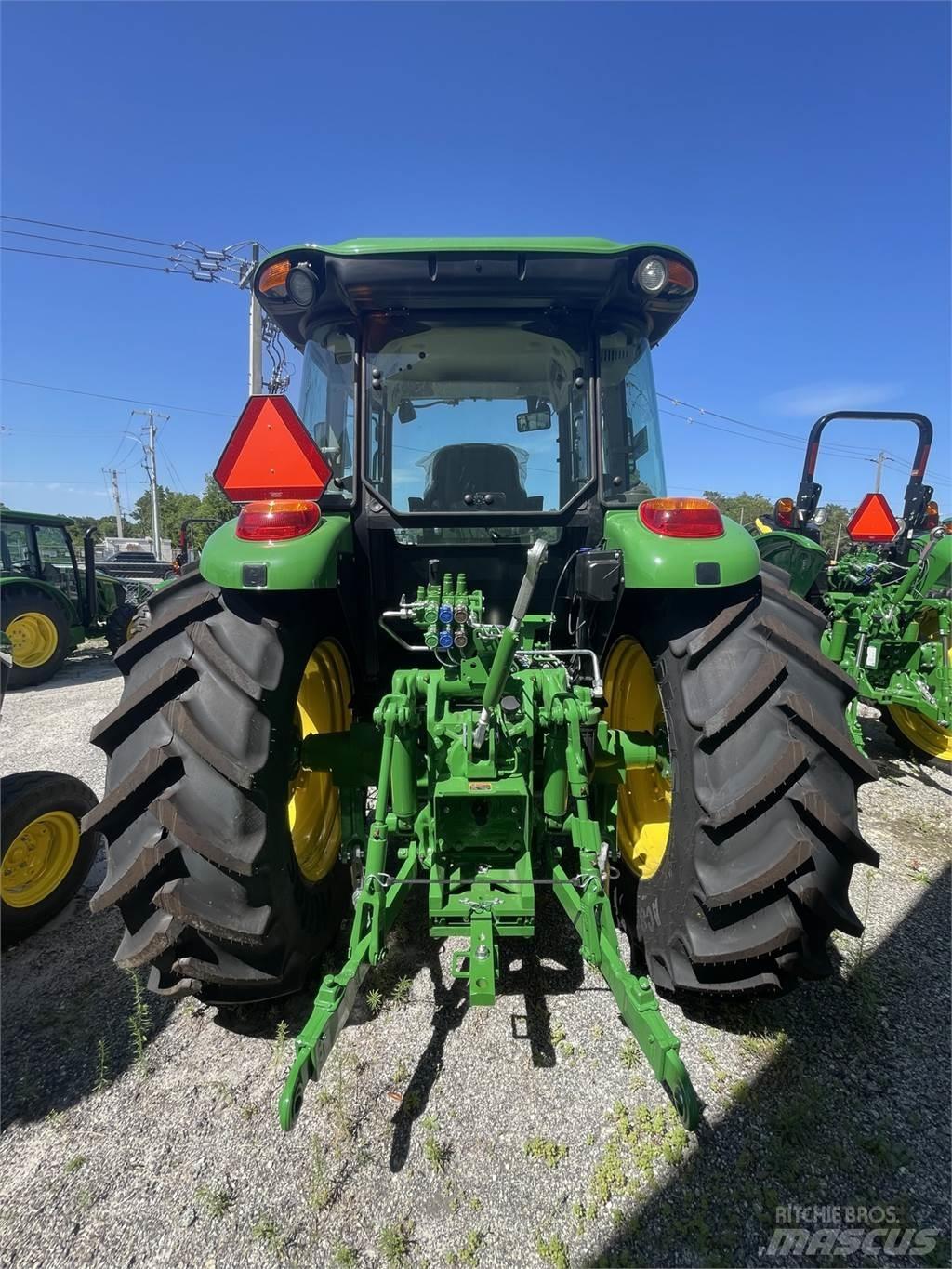 John Deere 6135E Traktory