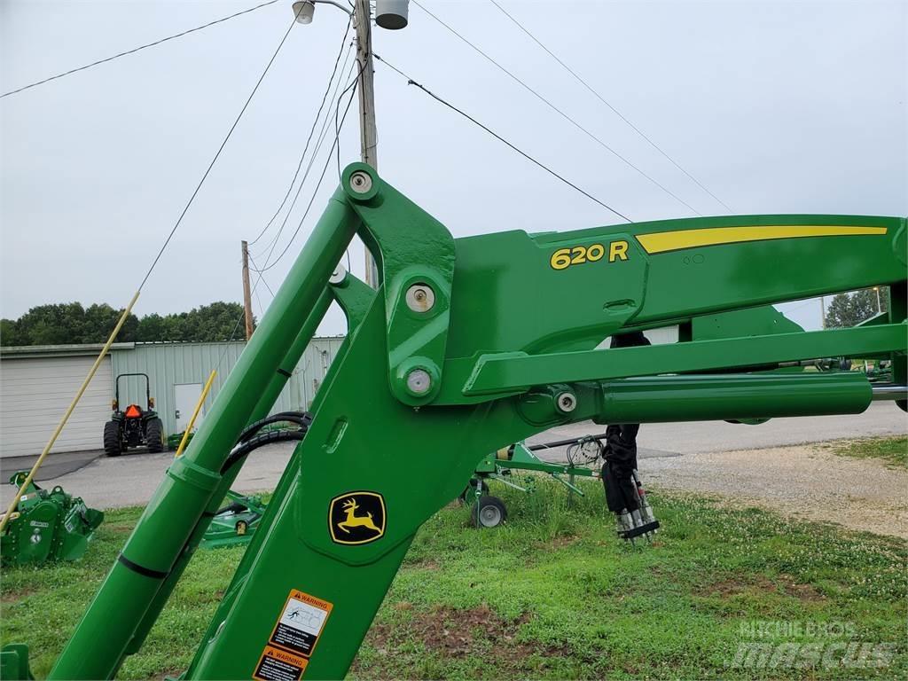 John Deere 620R Traktory