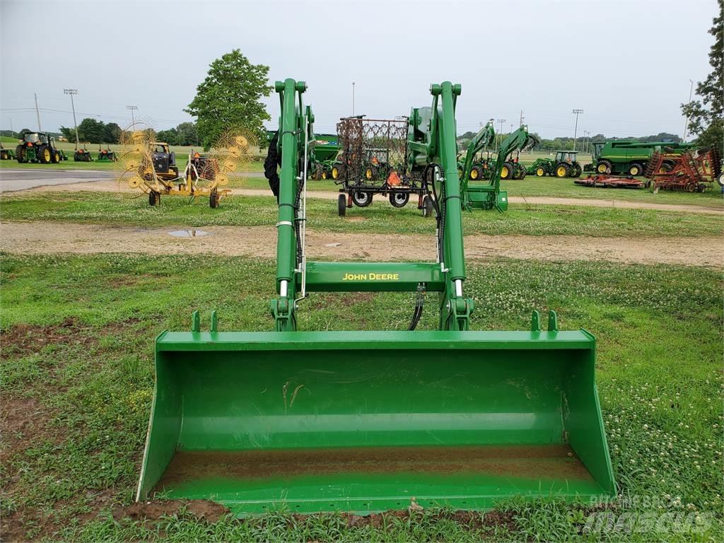 John Deere 620R Traktory
