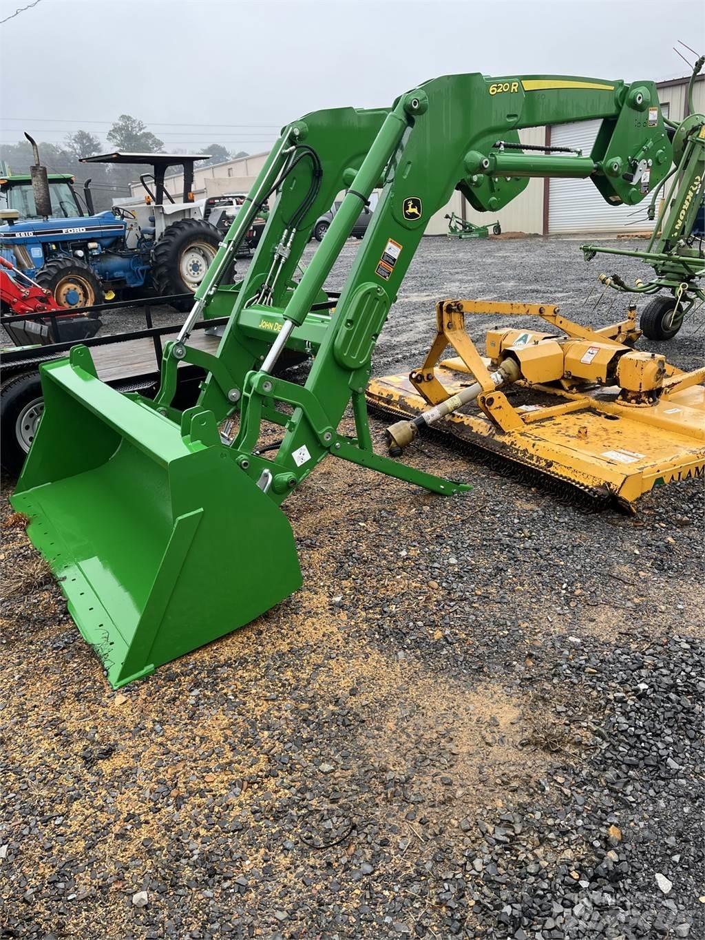 John Deere 620R Traktory