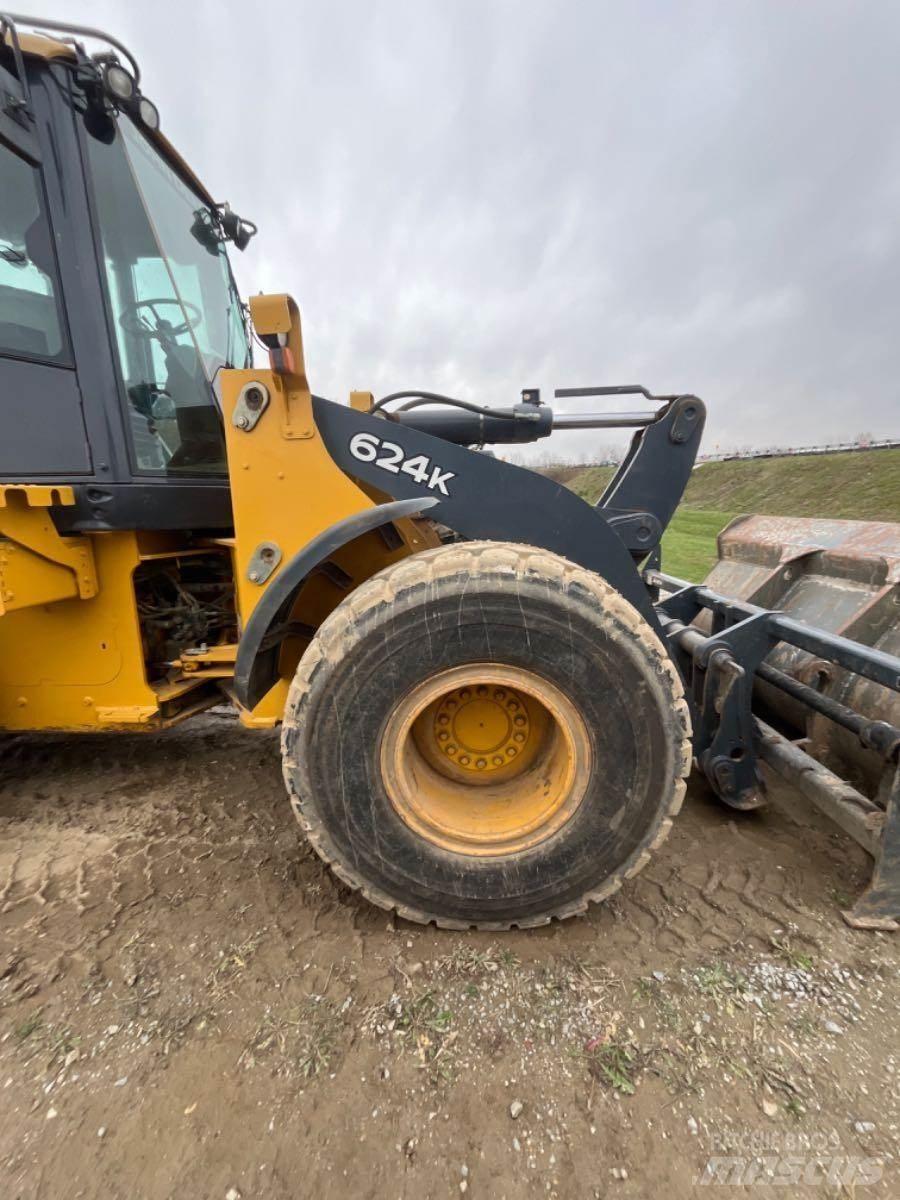 John Deere 624K Kolové nakladače