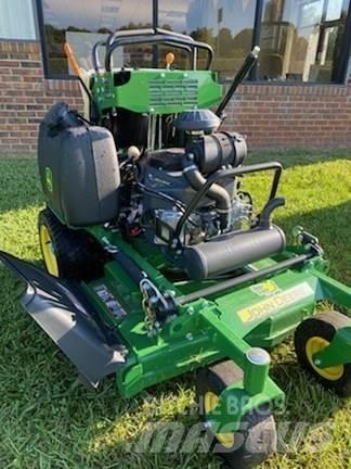 John Deere 636M Samojízdné sekačky