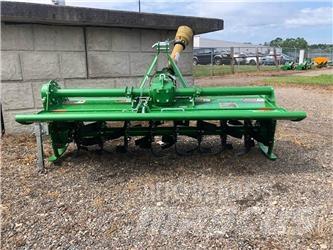 John Deere 665 Rotační brány a půdní frézy