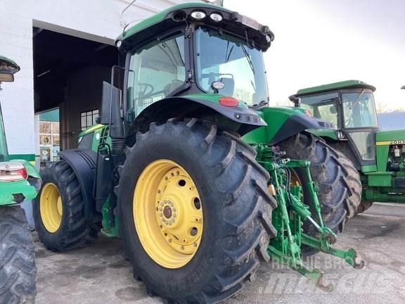 John Deere 7230R Traktory