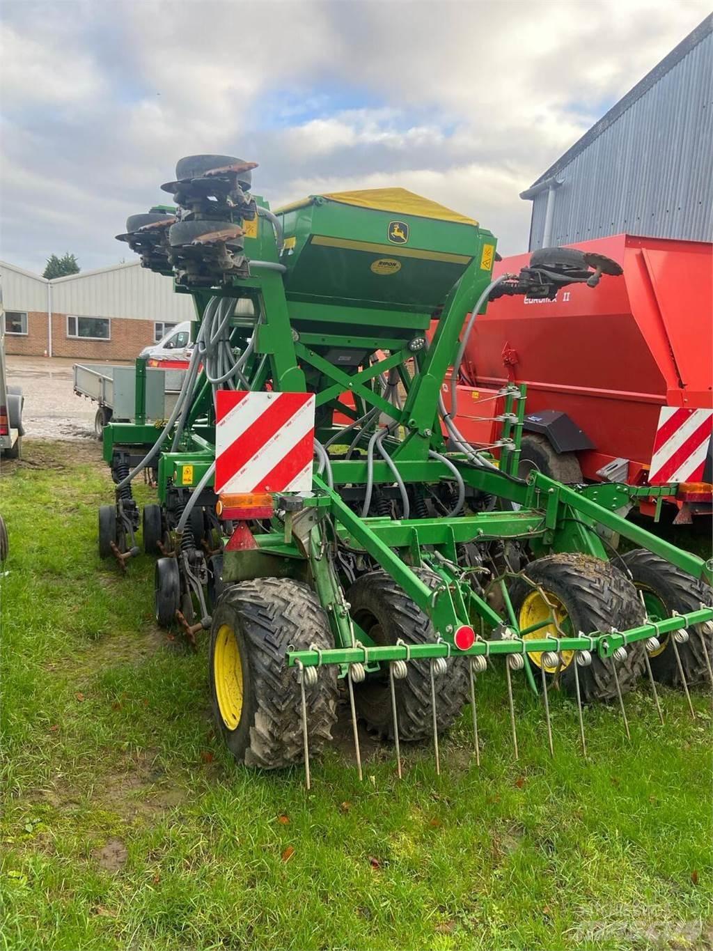 John Deere 750A Mechanické secí stroje