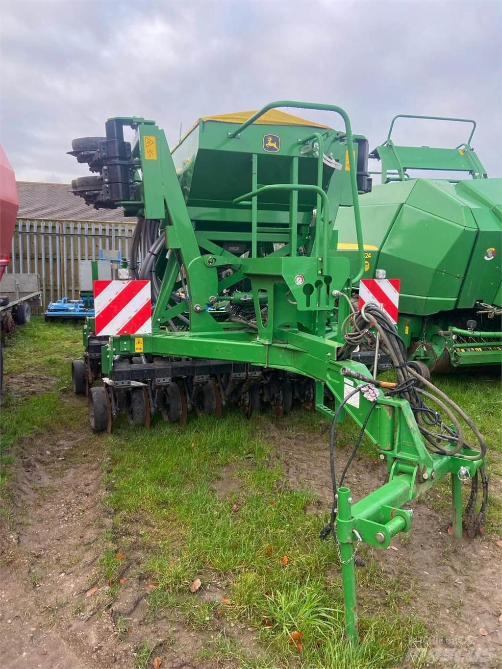John Deere 750A Mechanické secí stroje