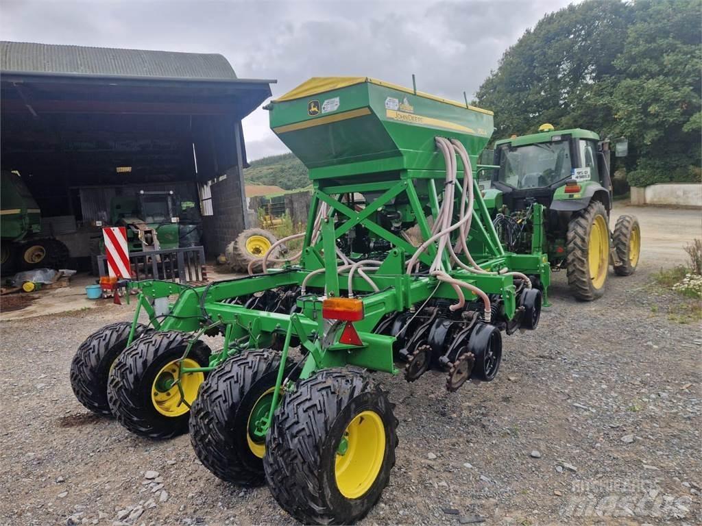 John Deere 750A Mechanické secí stroje
