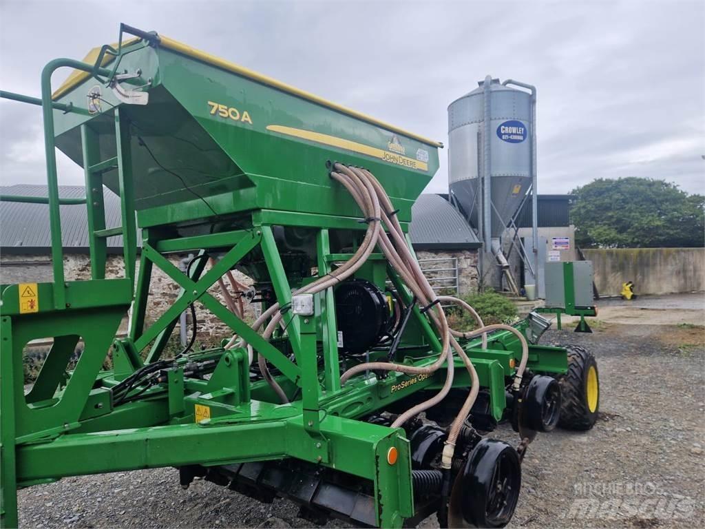 John Deere 750A Mechanické secí stroje