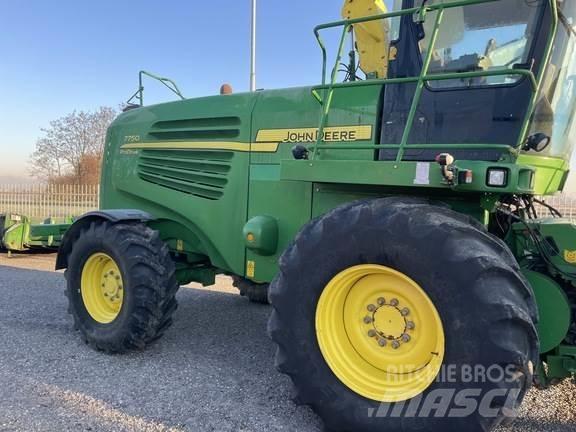 John Deere 7750 Sklízecí řezačka
