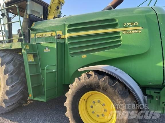 John Deere 7750 Sklízecí řezačka