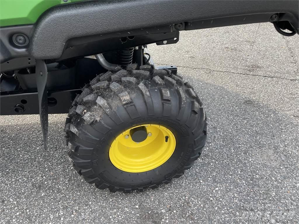 John Deere 815E Užitkové stroje