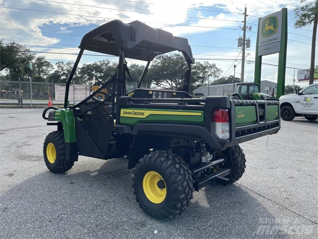 John Deere 815E Užitkové stroje