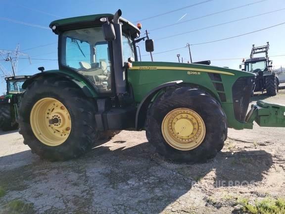 John Deere 8295R Traktory