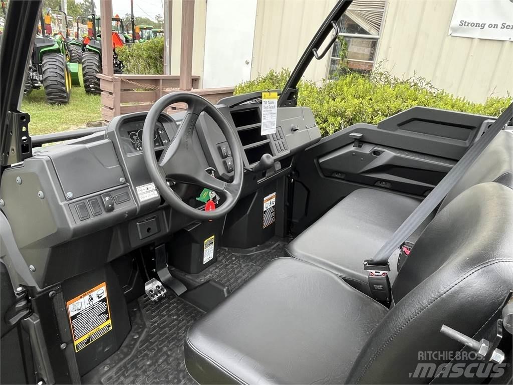 John Deere 835M Užitkové stroje