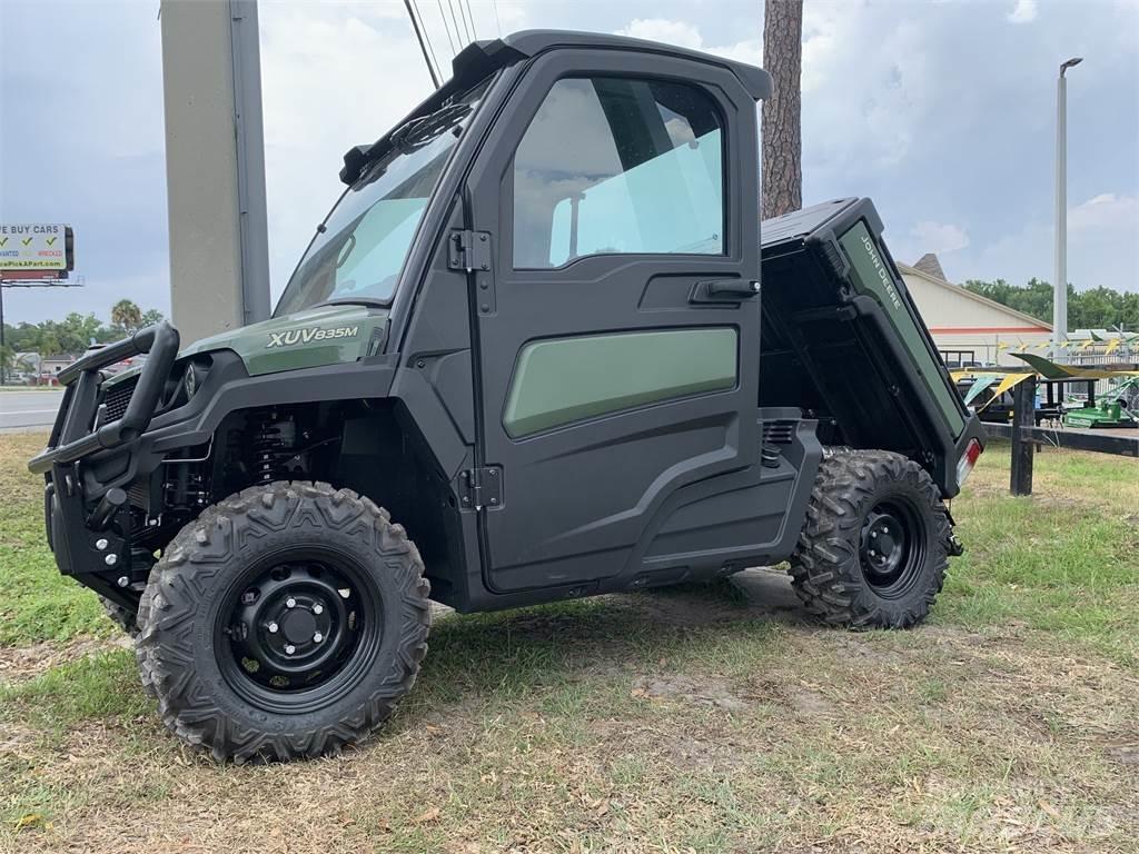 John Deere 835M Užitkové stroje
