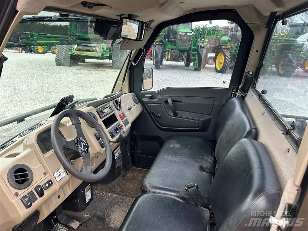 John Deere 835R Užitkové stroje