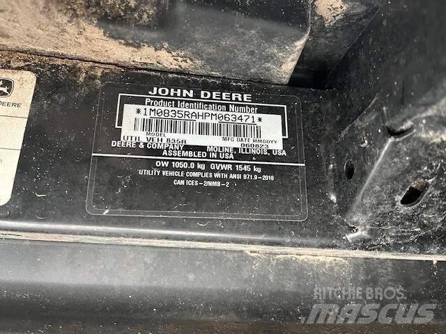 John Deere 835R Užitkové stroje