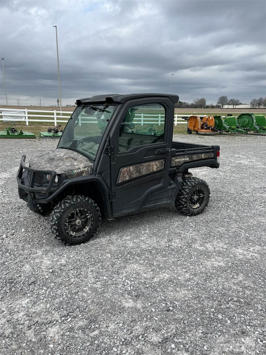 John Deere 835R Užitkové stroje