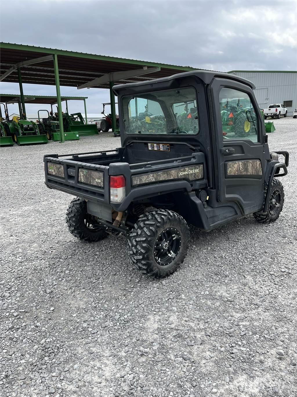 John Deere 835R Užitkové stroje