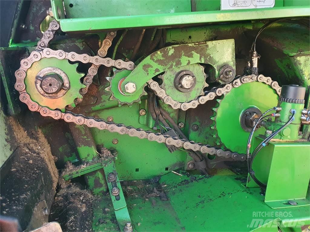 John Deere 854 Lis na válcové balíky