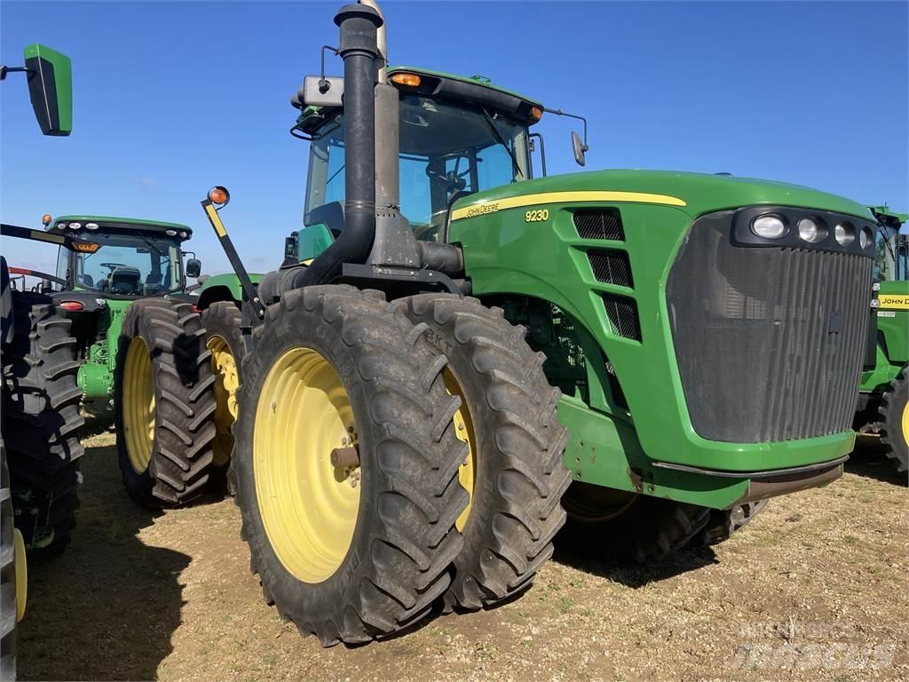 John Deere 9230 Traktory