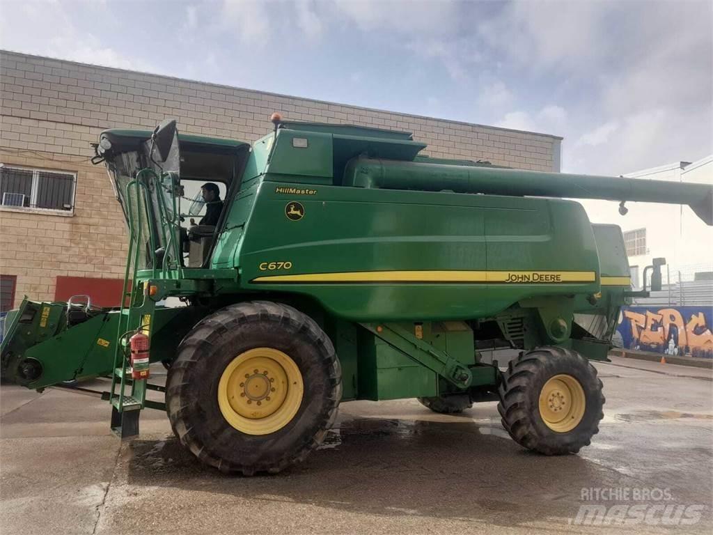 John Deere C670 Sklízecí mlátičky