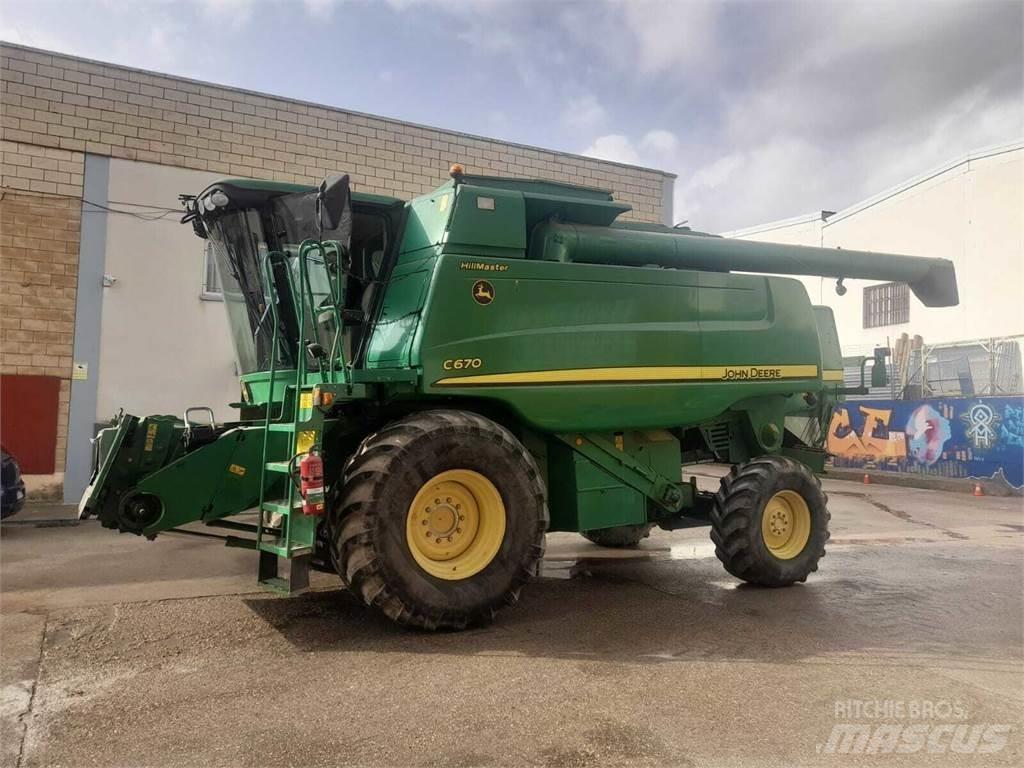 John Deere C670 Sklízecí mlátičky