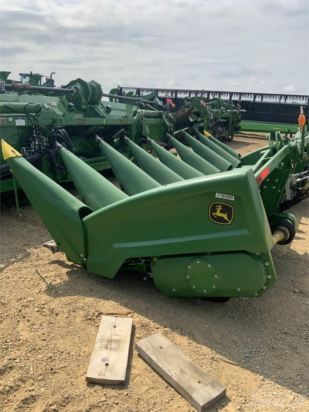 John Deere C8F Příslušenství a náhradní díly ke kombajnům