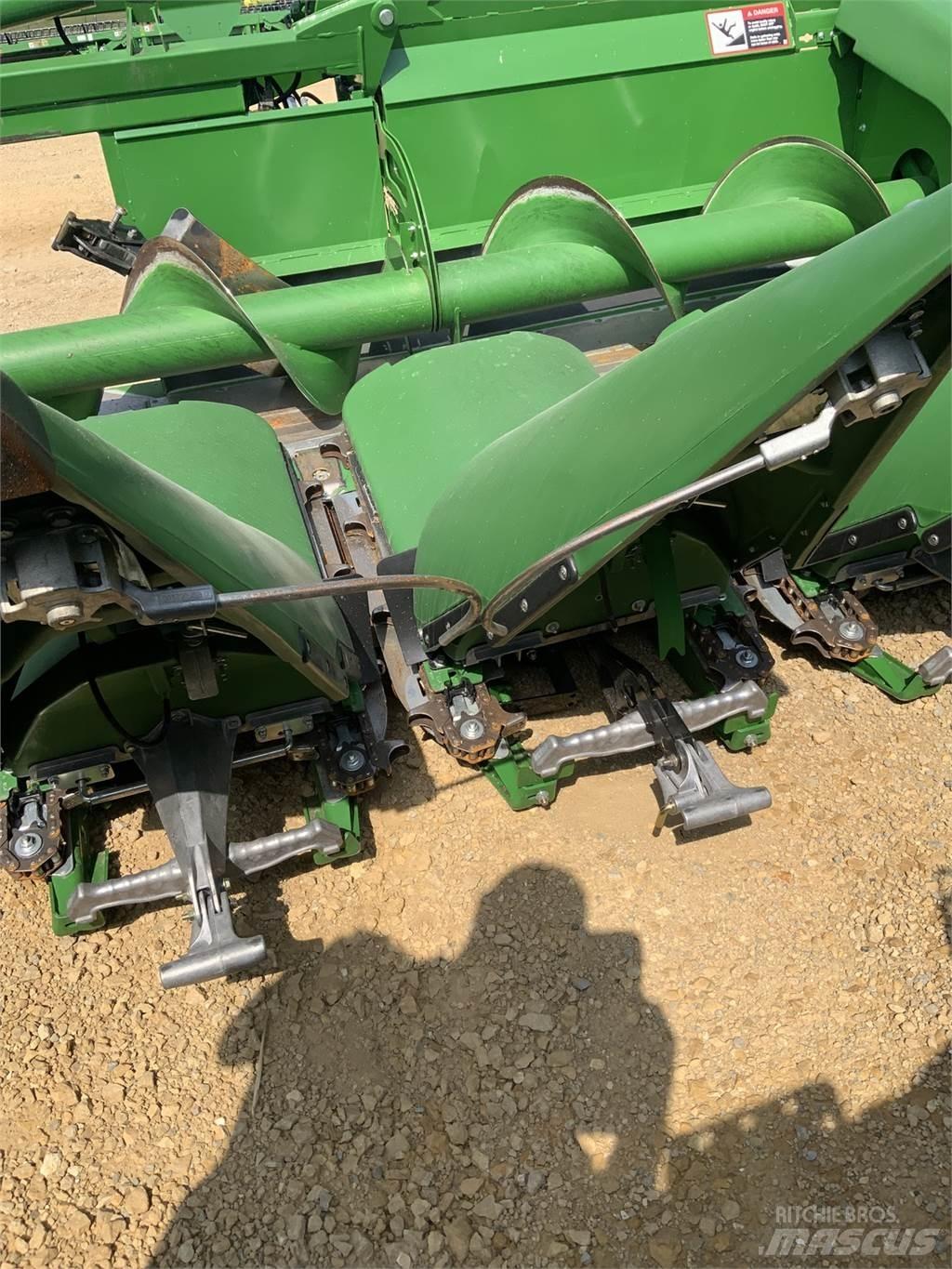 John Deere C8F Příslušenství a náhradní díly ke kombajnům