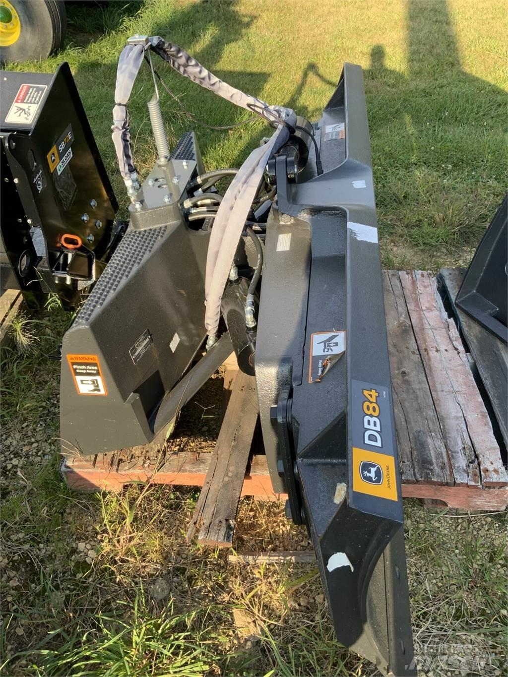 John Deere DB84 Stavebnictví - ostatní