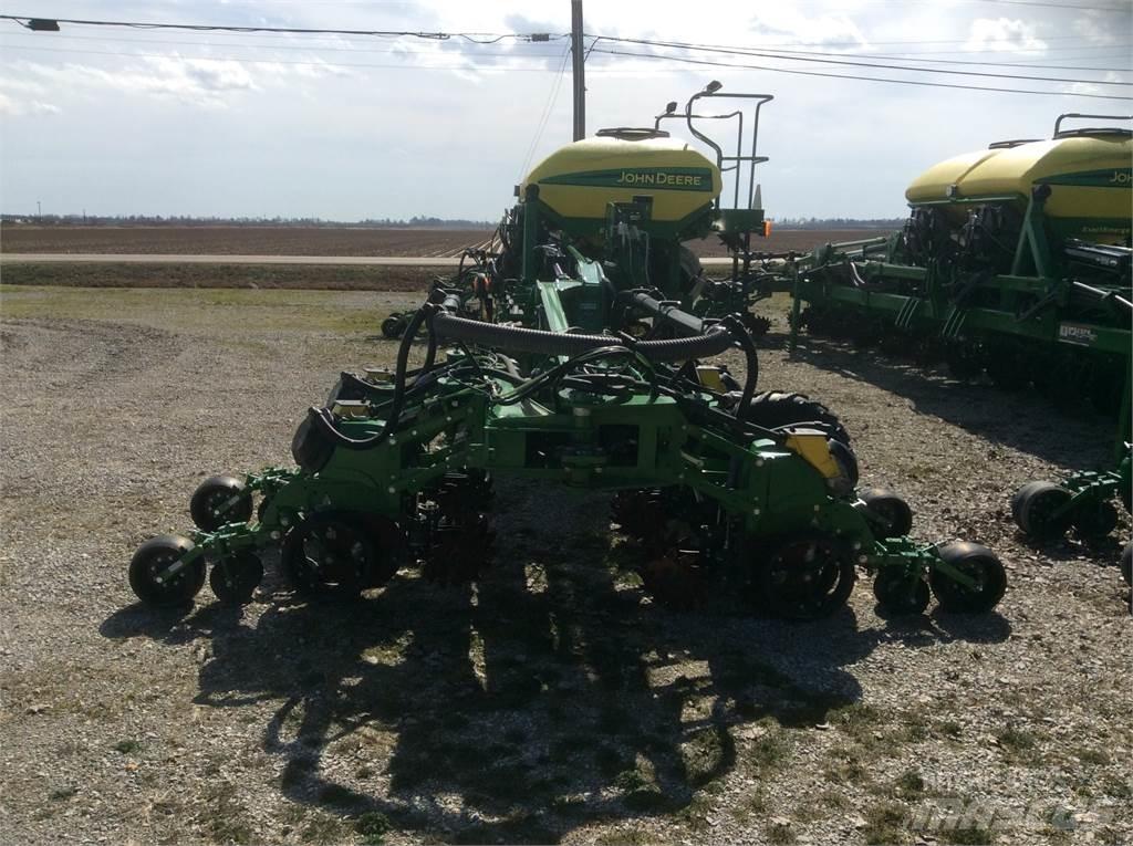 John Deere DR18 Sázecí stroje