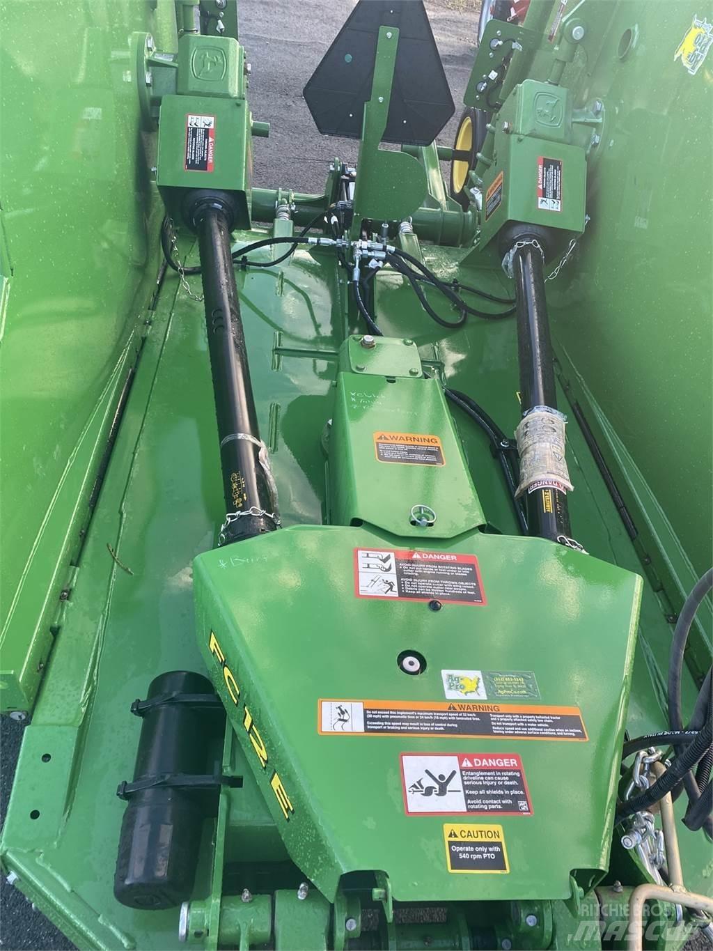 John Deere FC12E Drtiče a řezače balíků