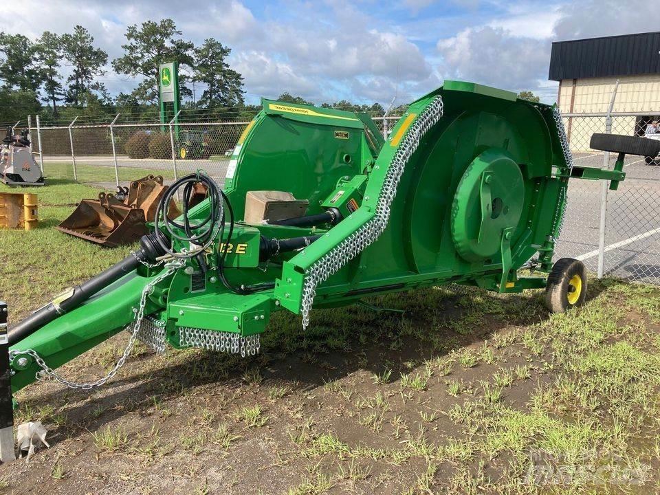 John Deere FC12E Drtiče a řezače balíků