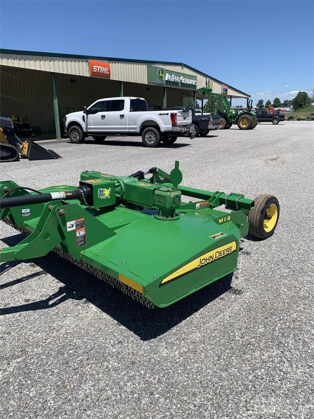 John Deere MX8 Drtiče a řezače balíků