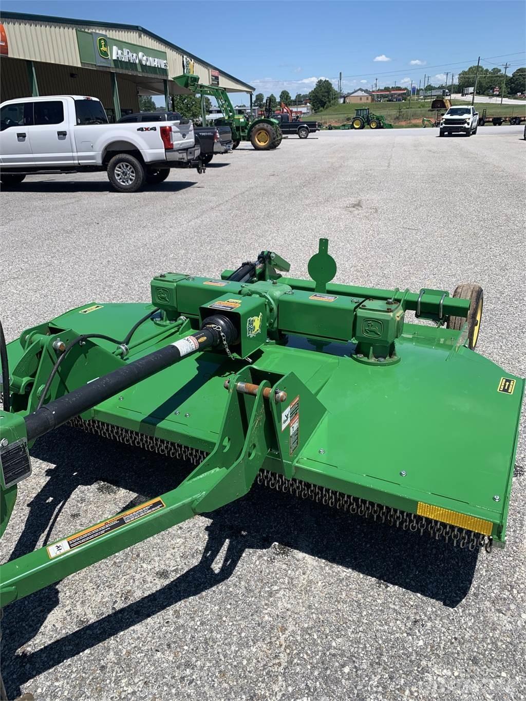 John Deere MX8 Drtiče a řezače balíků