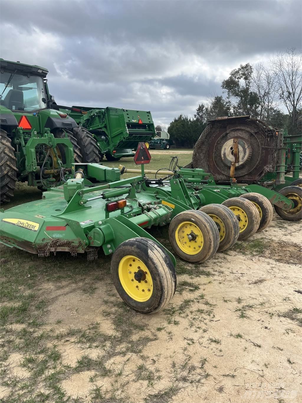 John Deere R15 Drtiče a řezače balíků