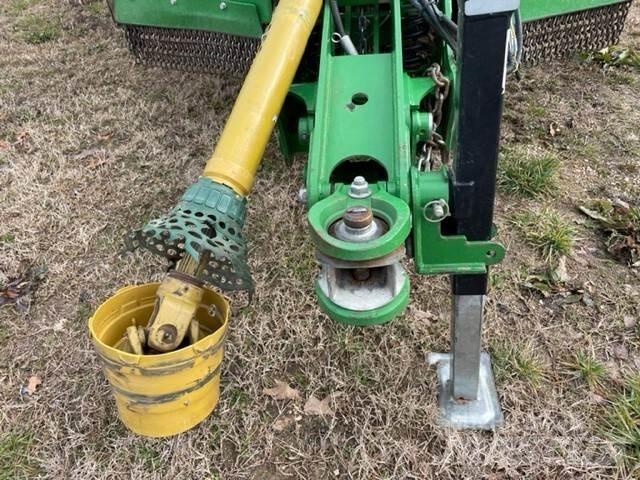 John Deere R20 Drtiče a řezače balíků