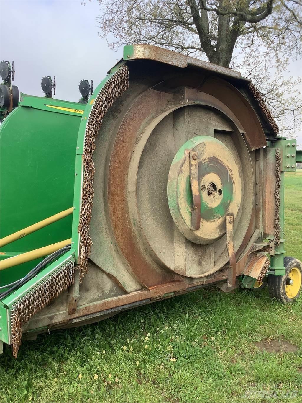 John Deere R20 Drtiče a řezače balíků