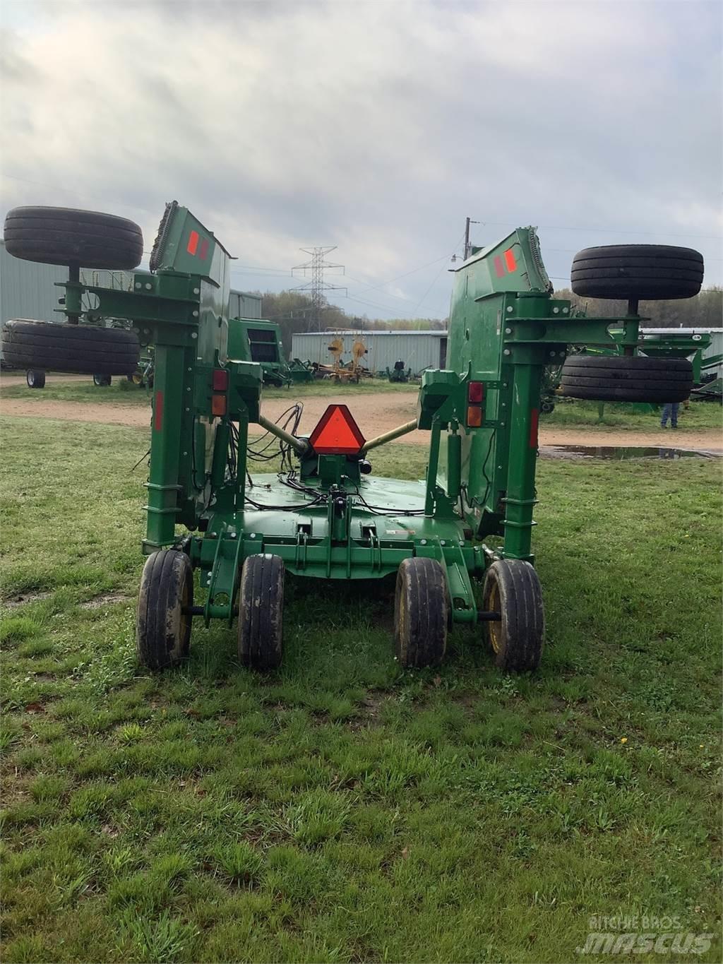 John Deere R20 Drtiče a řezače balíků