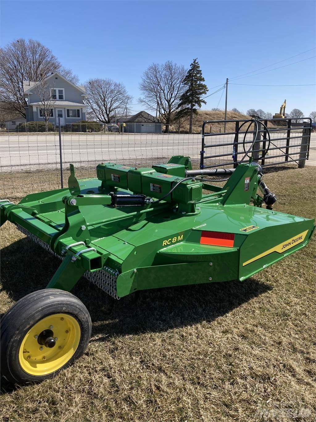 John Deere RC8M Drtiče a řezače balíků