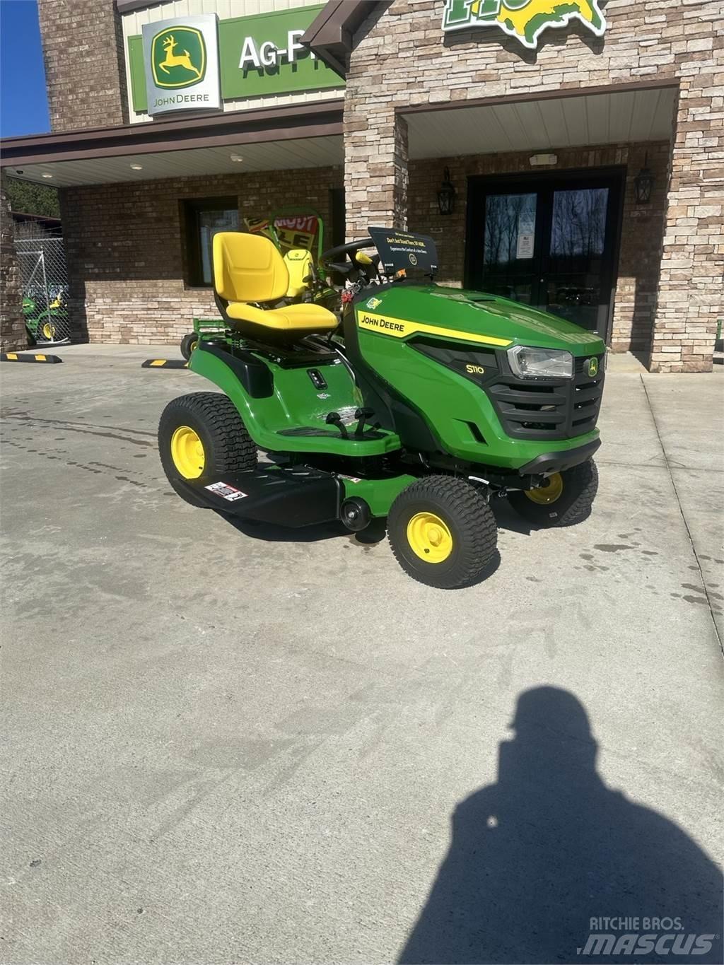John Deere S110 Samojízdné sekačky