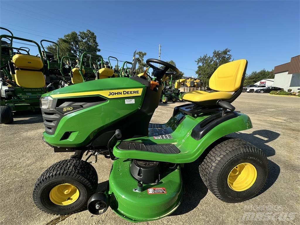 John Deere S110 Samojízdné sekačky