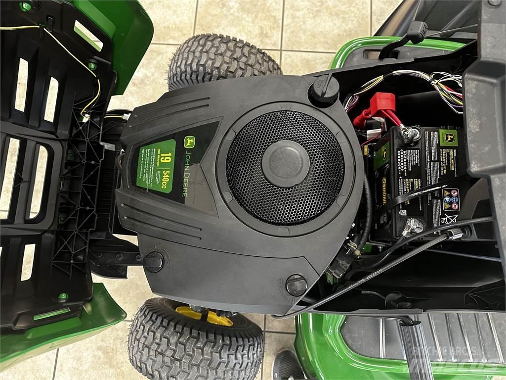 John Deere S110 Samojízdné sekačky
