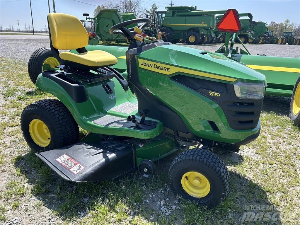 John Deere S110 Kompaktní traktory