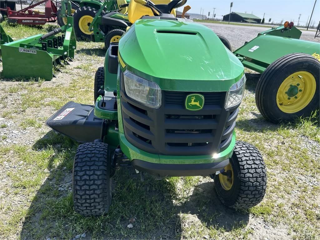 John Deere S110 Kompaktní traktory