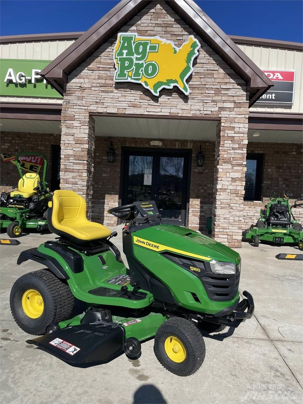 John Deere S160 Kompaktní traktory