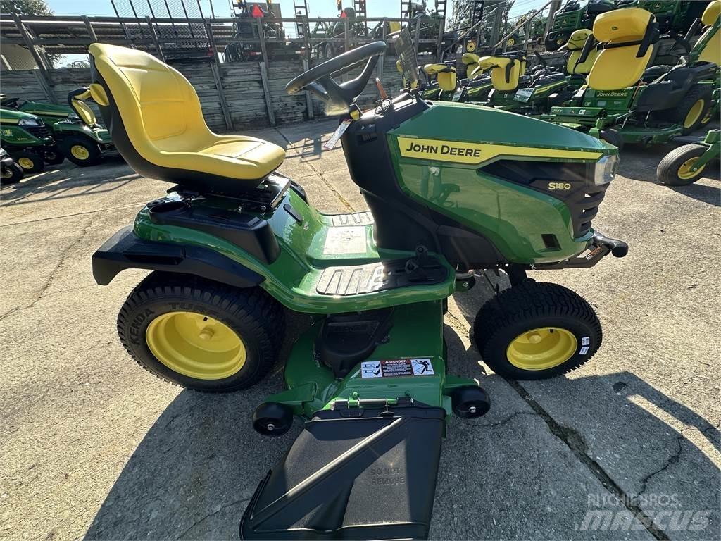 John Deere S180 Kompaktní traktory