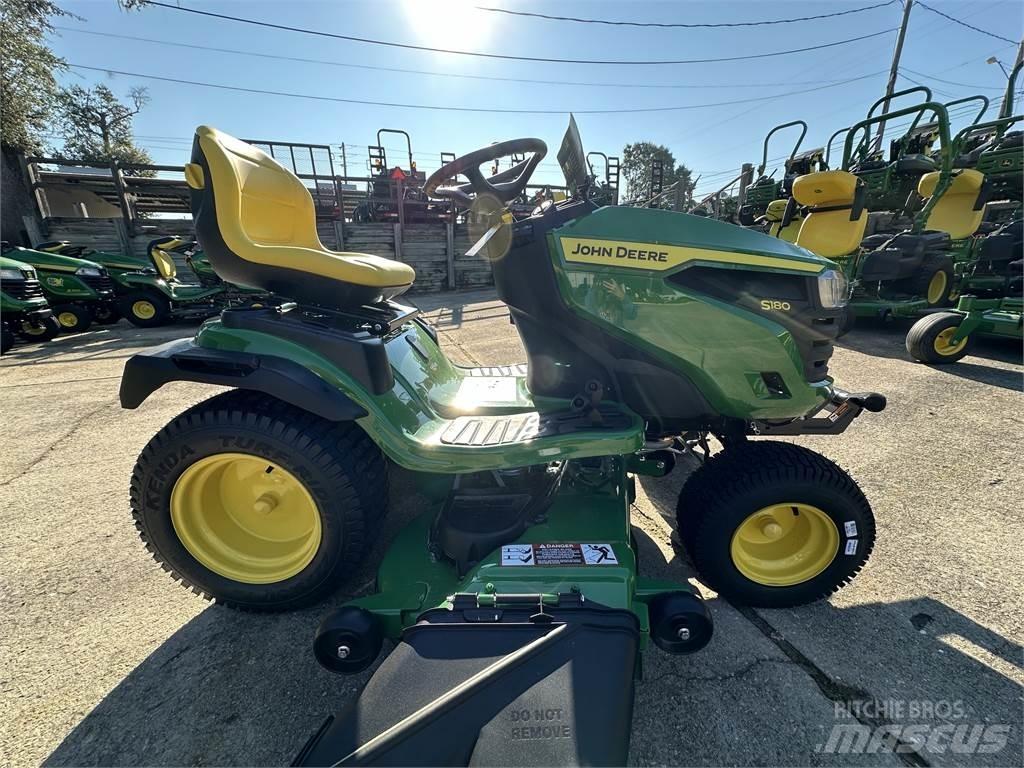 John Deere S180 Kompaktní traktory